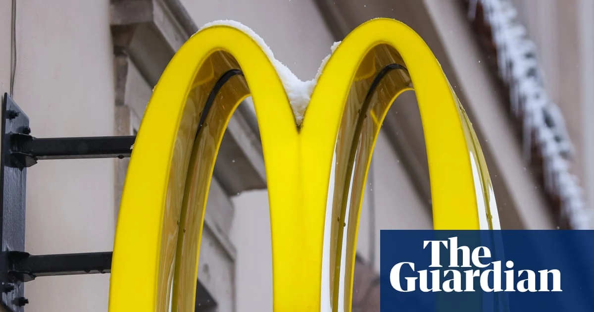 Зимняя фотография вывески McDonald’s из статьи The Guardian — Beata Zawrzel / NurPhoto / Shutterstock